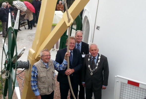 Korenmolen De Regt officieel geopend door Commissaris van de koning Jaap Smit